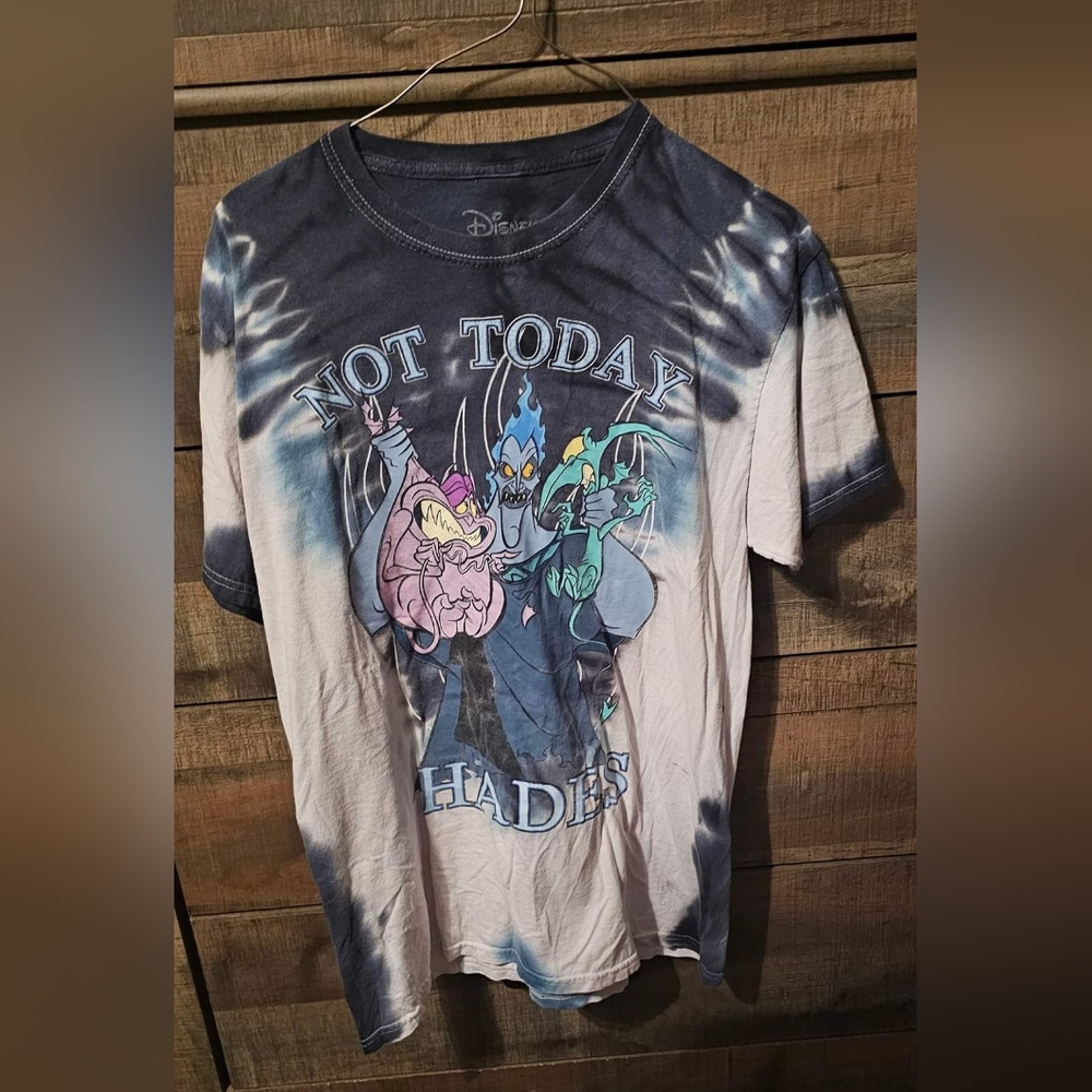 Disney top.